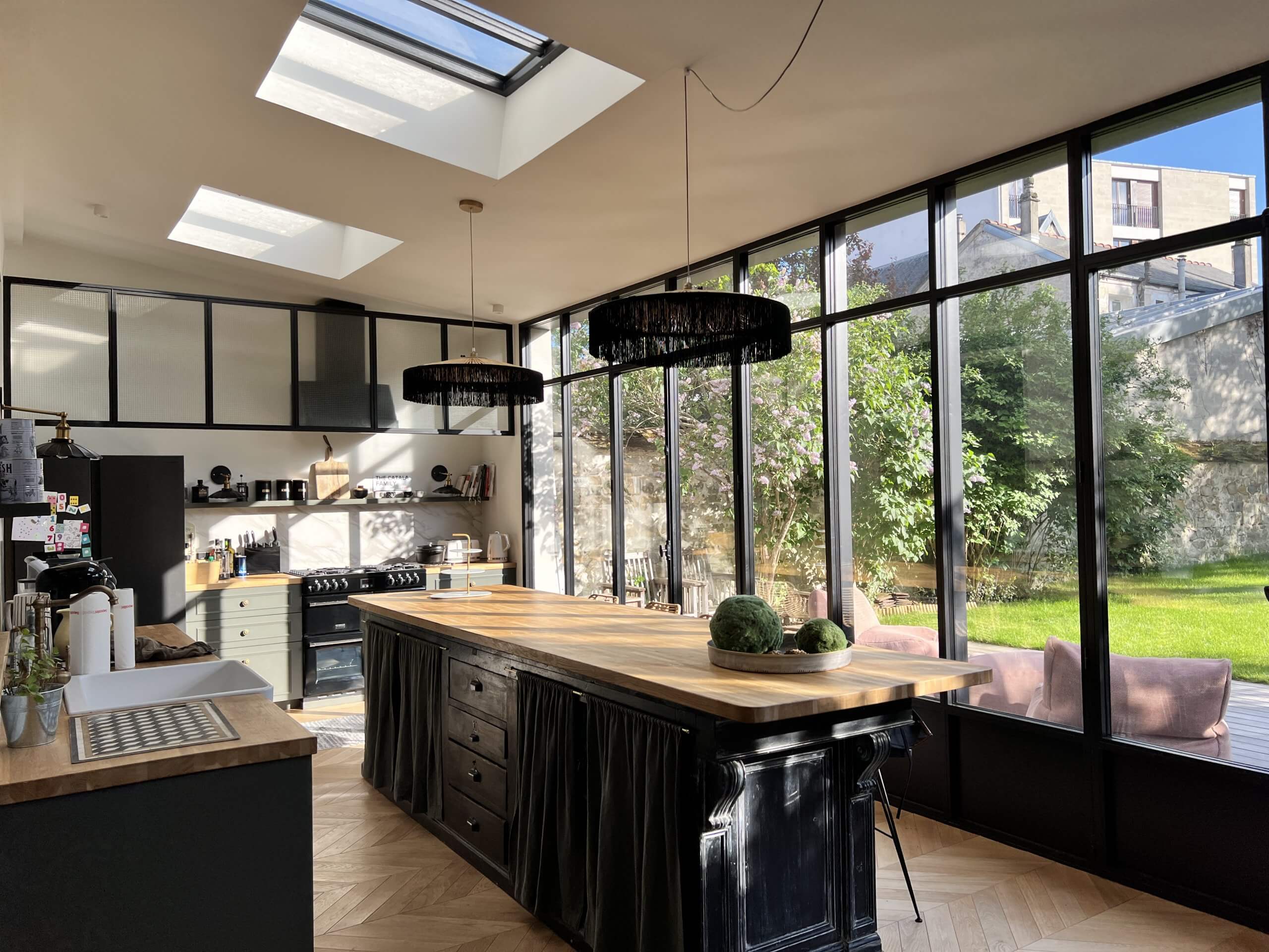 Cuisine sur mesure, cuisine compacte, cuisine ouverte : découvrez notre approche architecturale de la cuisine idéale